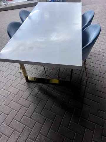 4 seater Dinning table