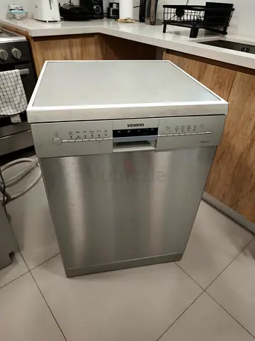 Siemens freestanding stainless steel dishwasher - good condition