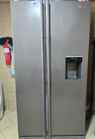 SAMSUNG BIG FRIDGE IN EXCELLENT CONDITION