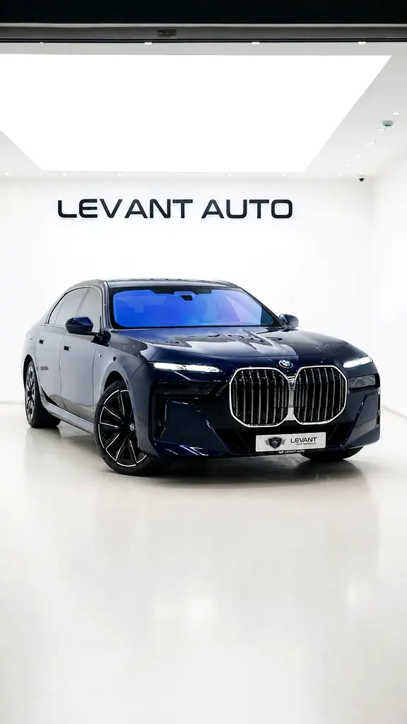 BMW 7-Series 2024 — photo 1 of 20