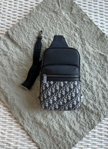 Dior Rider 2.0 Slingbag in black