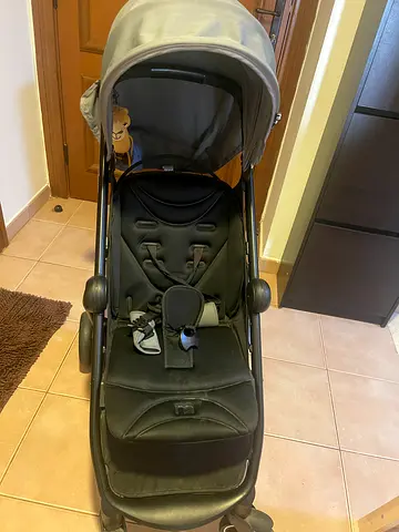 Well-maintained single stroller with canopy and harness