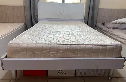 العين