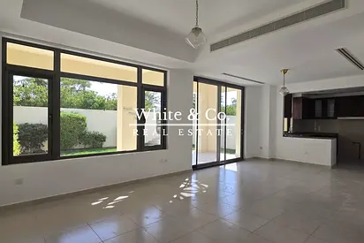 Single Row | 4 Beds | Close to Pool & Park