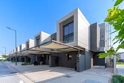 Corner Unit | Close to Amenities |Keys in Hand
