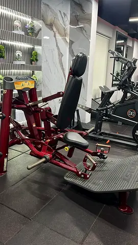 Hoist hack squat / dead lift / shrug
