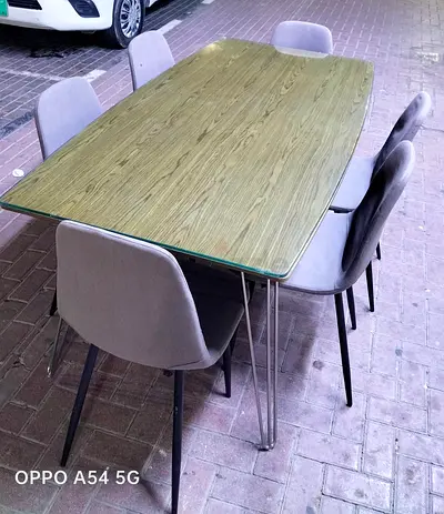 Dining table with 6chairs available for sell