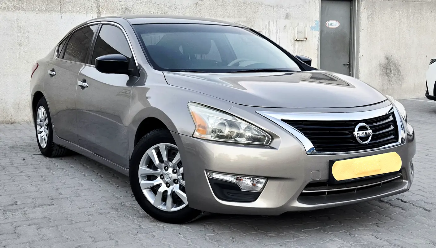 Nissan Altima 2013 — photo 1 of 11