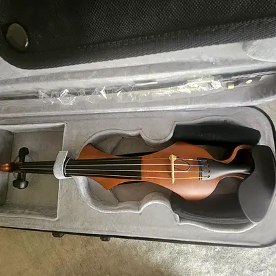 GEWA GS400.302 Electric Violin Novita 3.0 + case + Bow