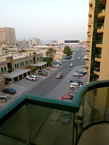 شقة للإيجار في أبراج الراشدية، غرفتا نوم وغرفة معيشة، بإطلالة رائعة، رقم الشقة B7. 403، صيانة كاملة. الإيجار: 40,000