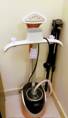 Black+Decker Garment Steamer - Standing Steam Iron, Good Condition