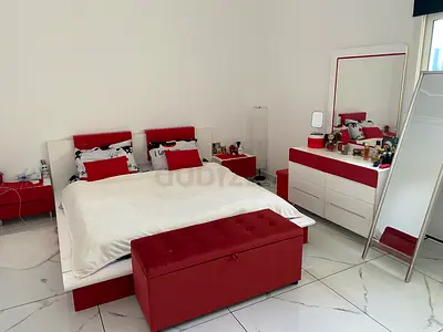 Bedroom furniture set