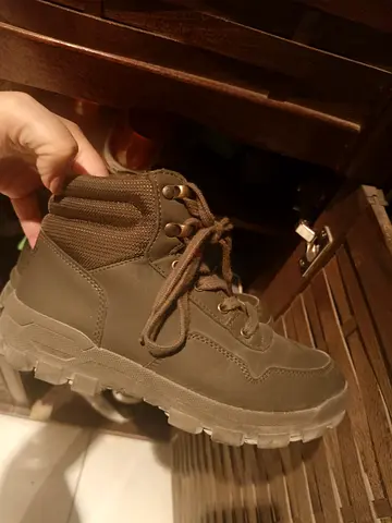 Boys shoes