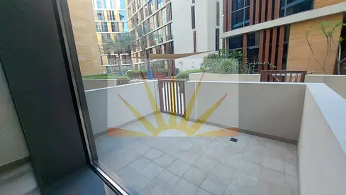 Dubai Wharf - 1 Bed Room Apartment - 2 Bath - with small Terrace - Big Apartment - Rent: 90,000