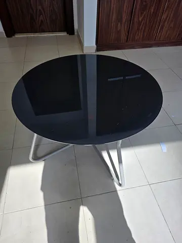 4 Lounge Chairs plus Glass Coffee Table