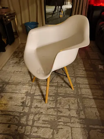 White Modern Armchair with Wooden Legs - Good Condition