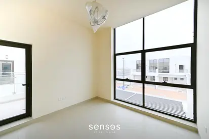 شقة واسعة وجديدة كلياً مكونة من 4 غرف نوم + غرفة للخادمة للإيجار | مجمع سكني جديد | شاغرة | جاهزة للسكن