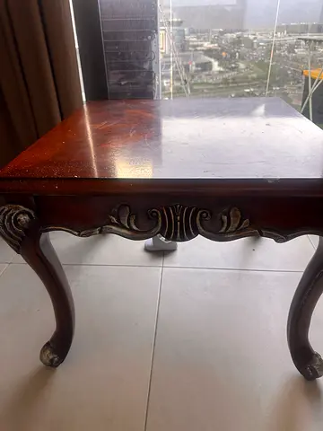 Antique-style solid wood coffee/side table with carved legs