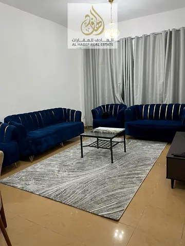 غرفة وصالة مفروشة للإيجار 📍 قريب من الكورنيش ووسط المدينة ✨ فرش جديد + باركنج شامل الفواتير