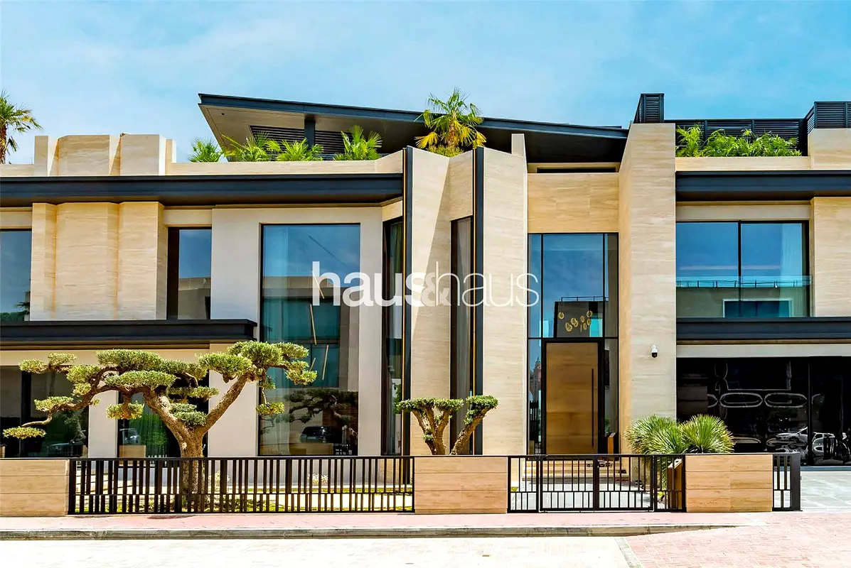 Ultra Contemporary Mansion | Near Tip | Frond J