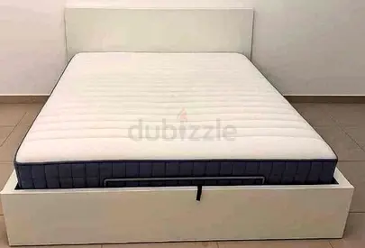 IKEA hydraulic king‑size bed (180 × 200 cm) with  IKEA mattress ✨