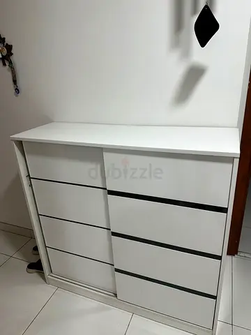 Shoe rack with sliding door