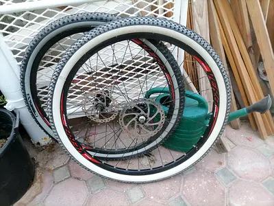 29er Used Bicycle Wheels with Disc Brakes and Whitewall Tires