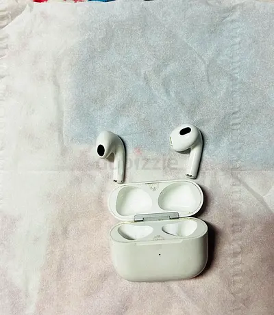 Used Apple AirPods (2nd gen) with Charging Case - Works Fine