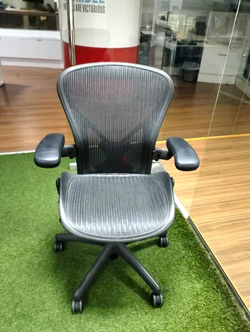 Selling for Herman Miller Areon classic chair size B size and C full loaded available