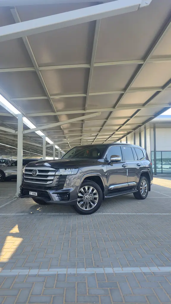 Toyota Land Cruiser 2024 — photo 1 of 17