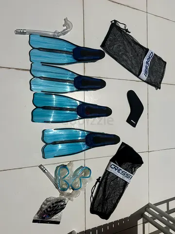 2 sets of Cressi snorkelling sets, 2 sizes