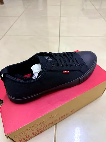 Original Levi’s size 42/9