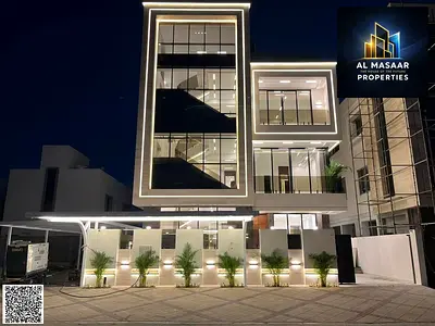 فيلا فاخره اطلالة مباشرة على الحديقة ب مساحة البناء 6200 قدم طابقين وروف مع مصعد تملك حر لجميع الجنسيات بسعر شامل كل شئ