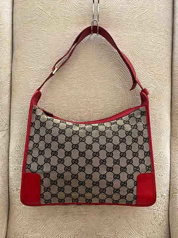 AUTHENTIC GUCCI SHOULDER BAG..