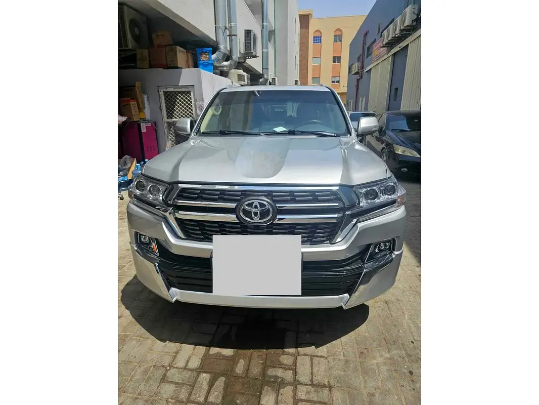 Toyota Land Cruiser 2015 — photo 1 of 16
