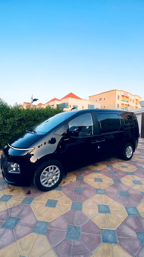 Hyundai Staria 2025 — photo 1 of 20