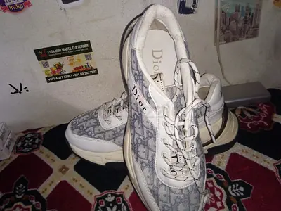 Men sneakers