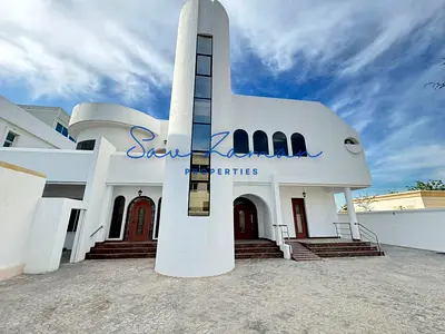 ON THE BEACH COMMERCIAL 5BR MAIDS DRIVER EN-SUITE BATH PRIVATE GARDEN INDEPENDENT VILLA