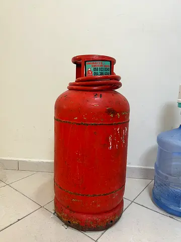 Gas Cylinder with Regulator and Half Gas