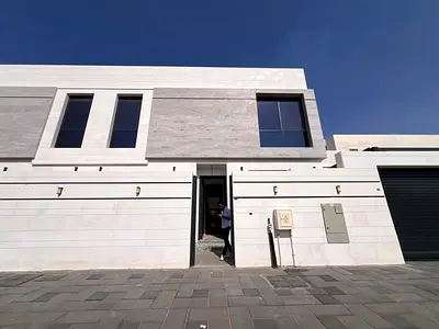 Modern villa for rent - Al Hooshi, excellent size.