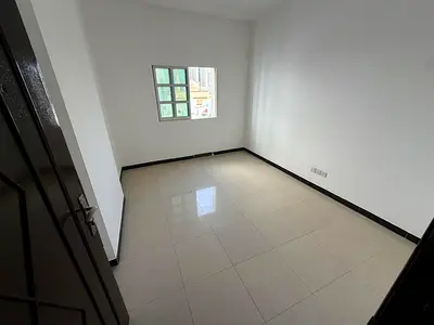 فرصة مميزة للإيجار السنوي في منطقة الراشدية بعجمان، موقع حيوي جداً بجوار نستو ماركت وقريب من شارع الميناء