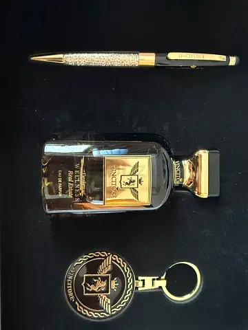 branded gift set: pen, eau de parfum bottle and keychain (unused)