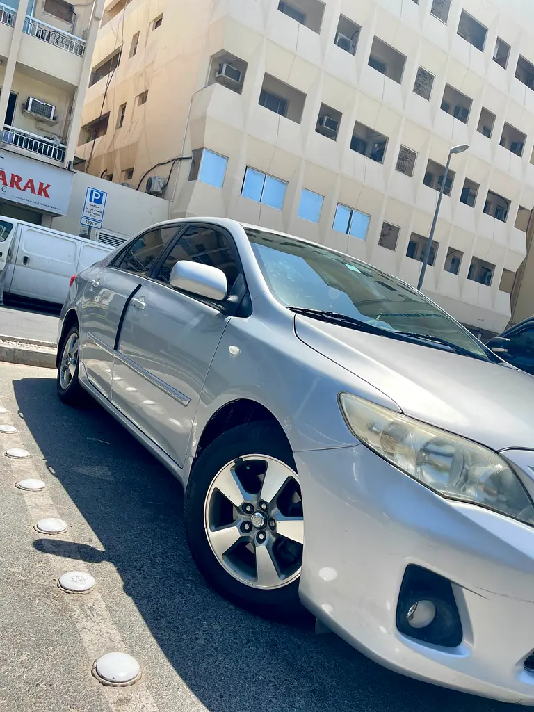 Toyota Corolla 2012 — photo 1 of 8