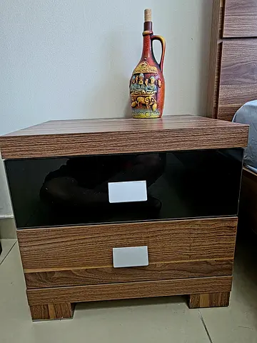 2 pcs side Tables for sale....In very good condition