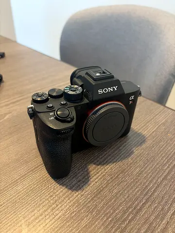 SONY A7RIV BODY FOR SALE LOW SHUTTER COUNT