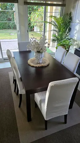 Extendable dining set