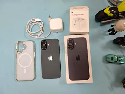 iPhone 17 (Black) with Box, Charger, USB-C Cable and Case - perfect Condition