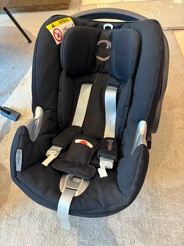 Cybex Aton newborn car seat with base