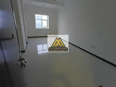 شقة بمساحة مناسبة وتصميم عملي، مناسبة للسكن العائلي، وتقع في موقع حيوي وقريب من جميع الخدمات الأساسية والمواصلات، مع سهولة الوصول إلى الشارقة ودبي.