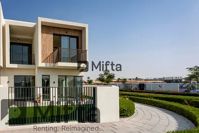 Corner 4BR + Maid | Single Row | 6 Parking